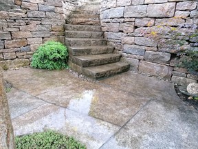 Scheuermann-Naturstein-Showroom-Blockstufen-17